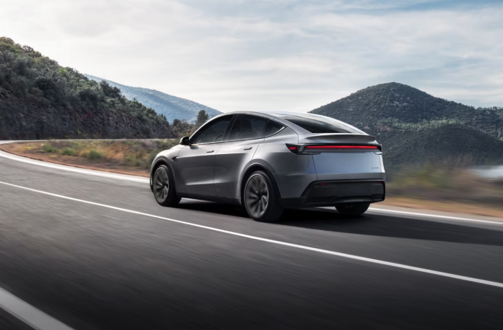 Нидерланды первыми в Европе одобрили использование автопилота Tesla