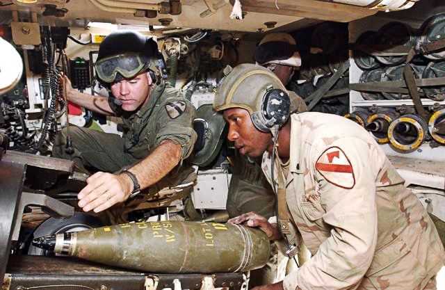 Кто-то нетолератно заряжает... Источник фото: asd22022.livejournal.com 