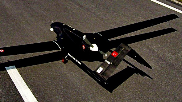 Ударный турецкий беспилотник Bayraktar TB2 (Фото: Bayhaluk