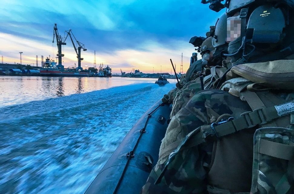 Отработка бойцами отряда AAD10 высадки морского десанта. Фото: VBS / swissinfo.ch