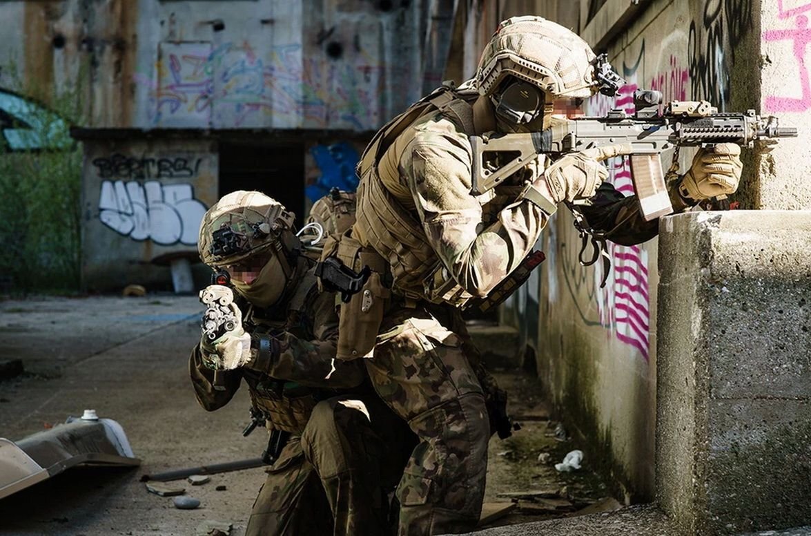 Отработка спецназом боя в городских условиях. Фото: VBS / swissinfo.ch