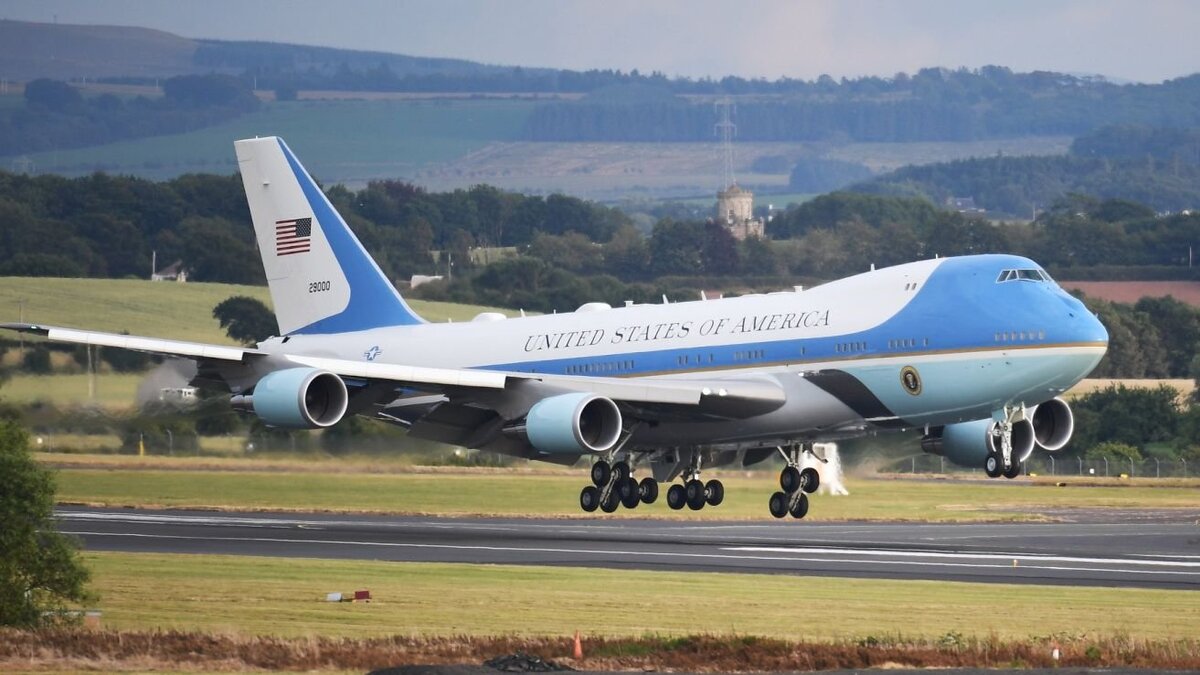     Посадка Air Force One. Фото из открытых источников