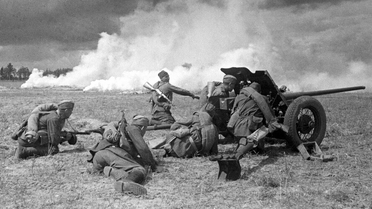 Противотанковая пушка М-42 образца 1942 на огневой позиции. Источник фото: broneboy.ru